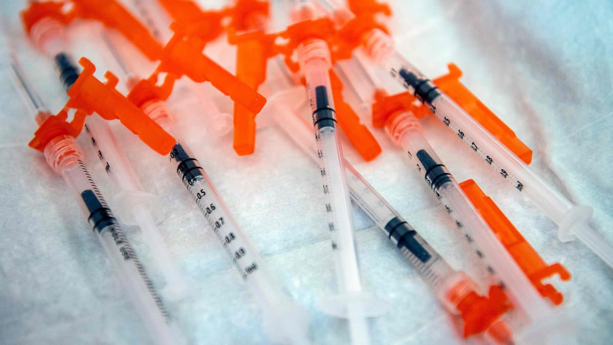 A UQTR professor removed from the Order of Chemists for his anti-vaccination comments