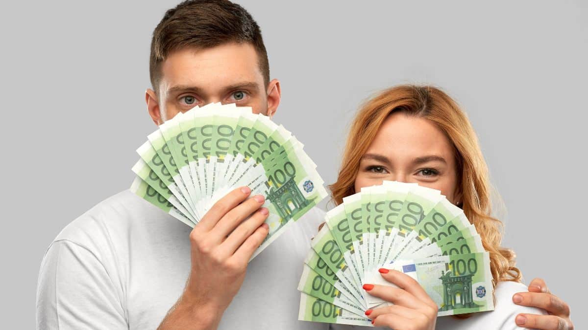 Ces 2 signes du zodiaque vont finir le mois de mai avec beaucoup d'argent