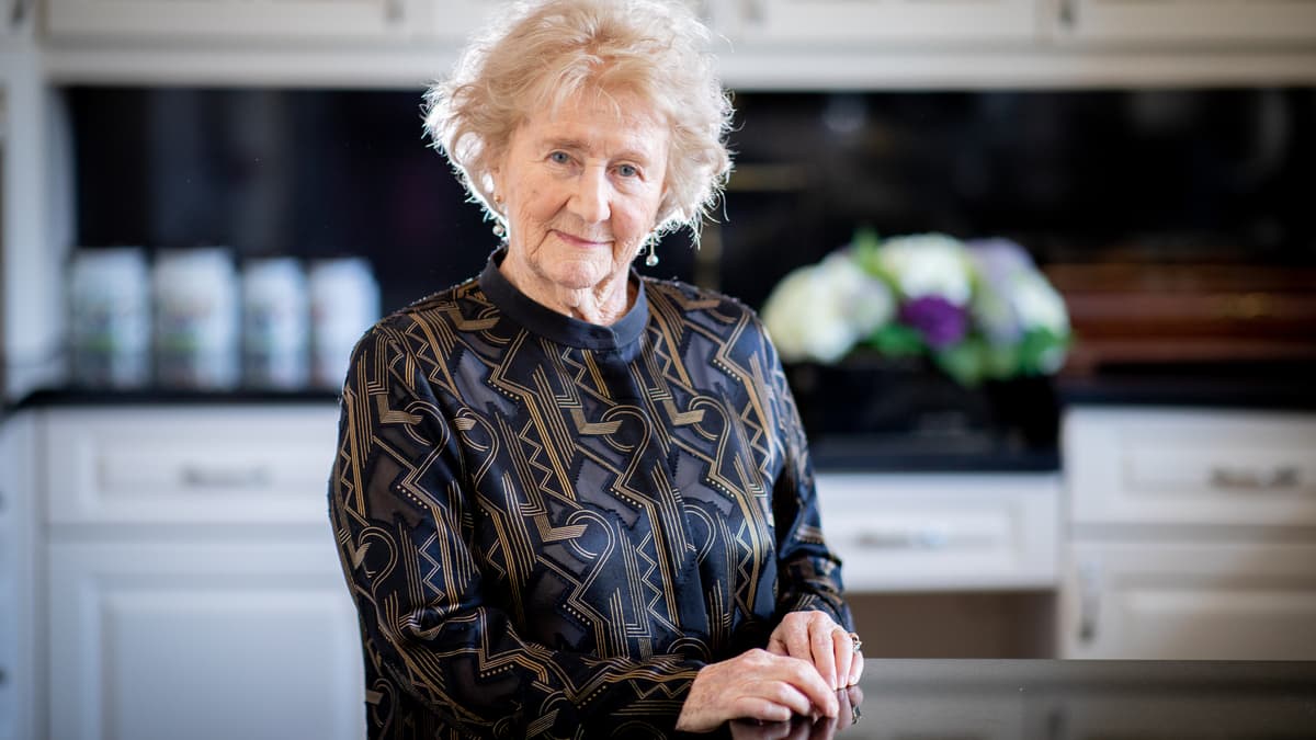 Antonine Maillet starts a slam for her 95th birthday