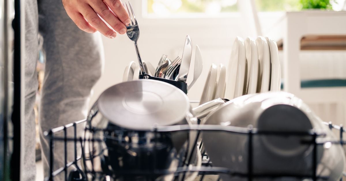 Astuce de la tasse, le meilleur moyen de faire des économies quand on a un lave-vaisselle !