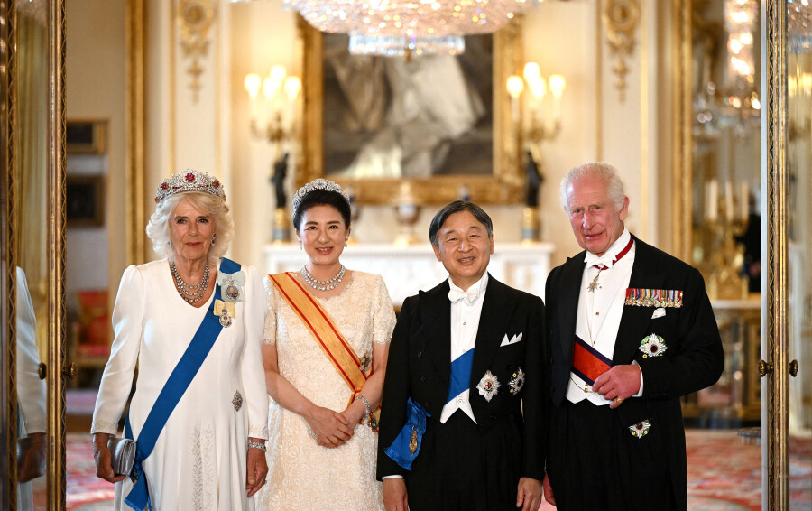 La reine Camilla, l'impératrice Masako, l'empereur Naruhito et le roi Charles III au banquet d'État au palais de Buckingham, le 25 juin 2024.